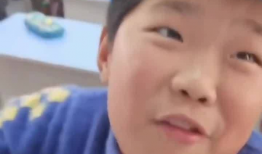 小孩操大人视频,小孩模仿大人日常生活的趣味瞬间